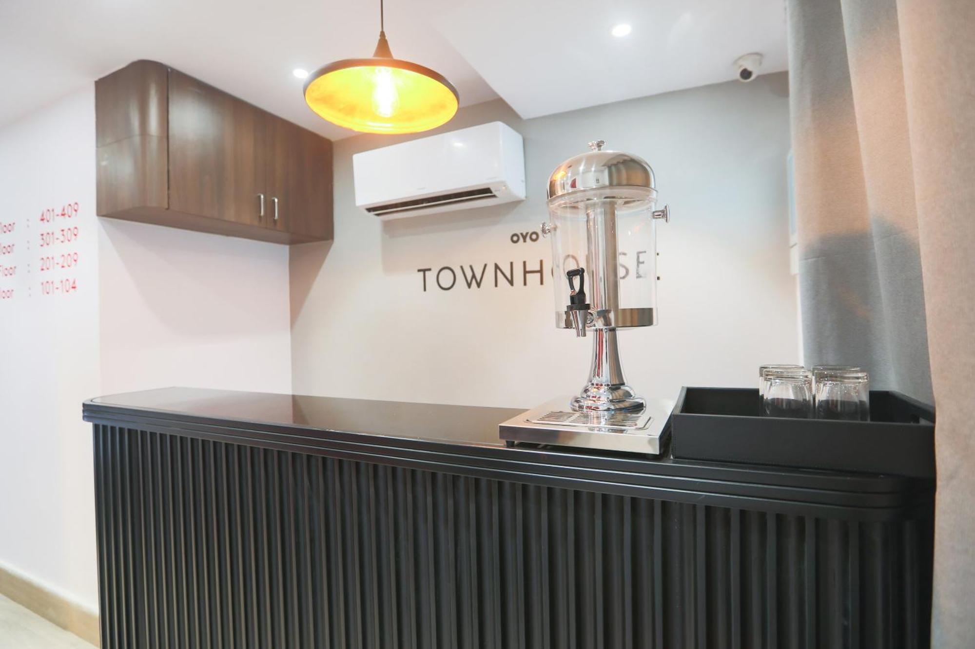 Super Townhouse Suncitel Near Kolkata Airport Dam Dam